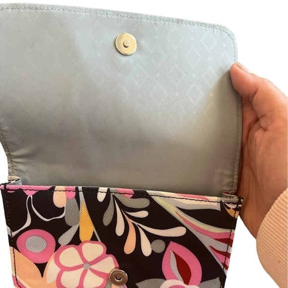 Vera Bradly Travel Minimalist Cross Body Bag - Picture 5 of 8